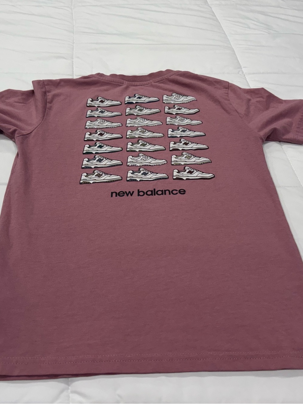 New Balance Boys Medium (10-12) Graphic Tee in Mauve